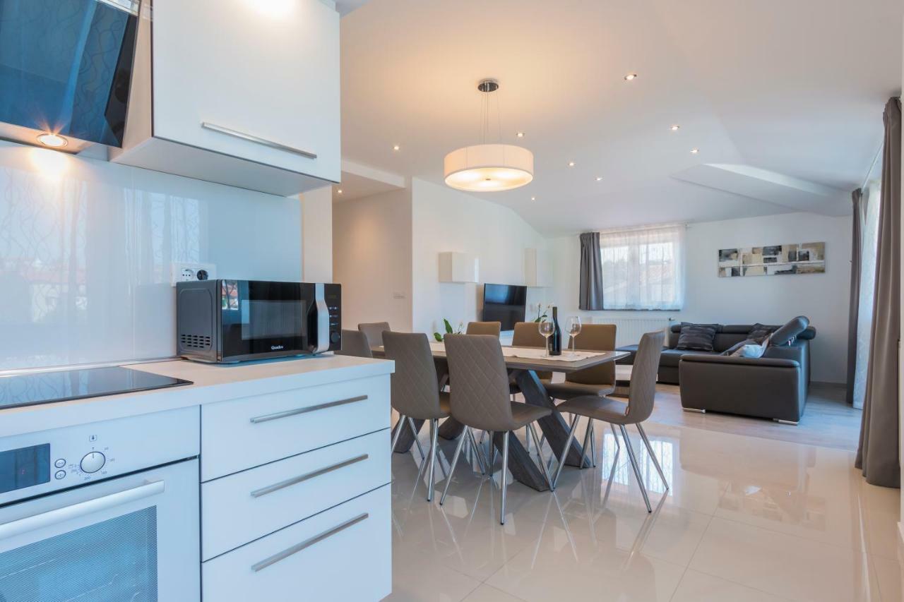 Apartments Igor Medulin Extérieur photo